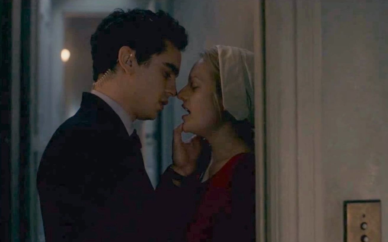 [图]【使女的故事】吻戏cut Nick×June 憋说话吻我【The Handmaid's Tale】Elisabeth Moss×Max Minghella