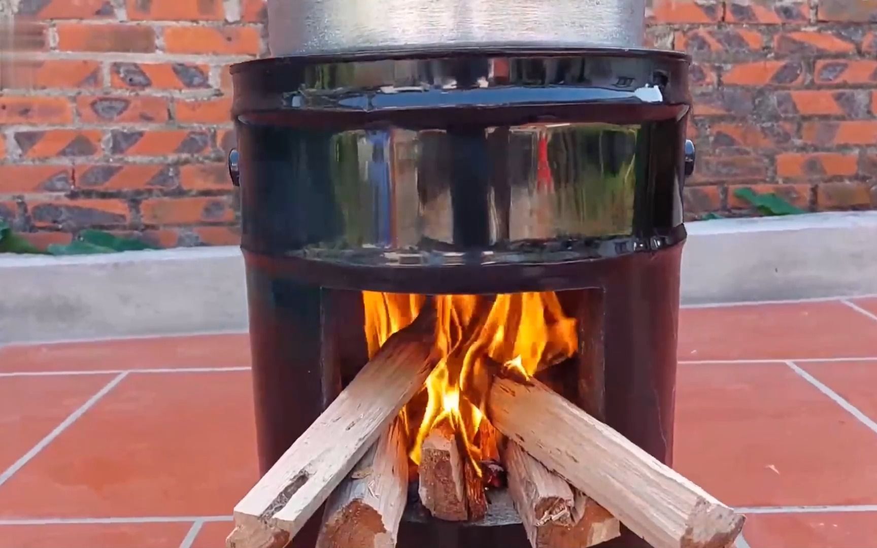 废弃铁桶改造的炉火灶,简单易学会,你爱了吗?