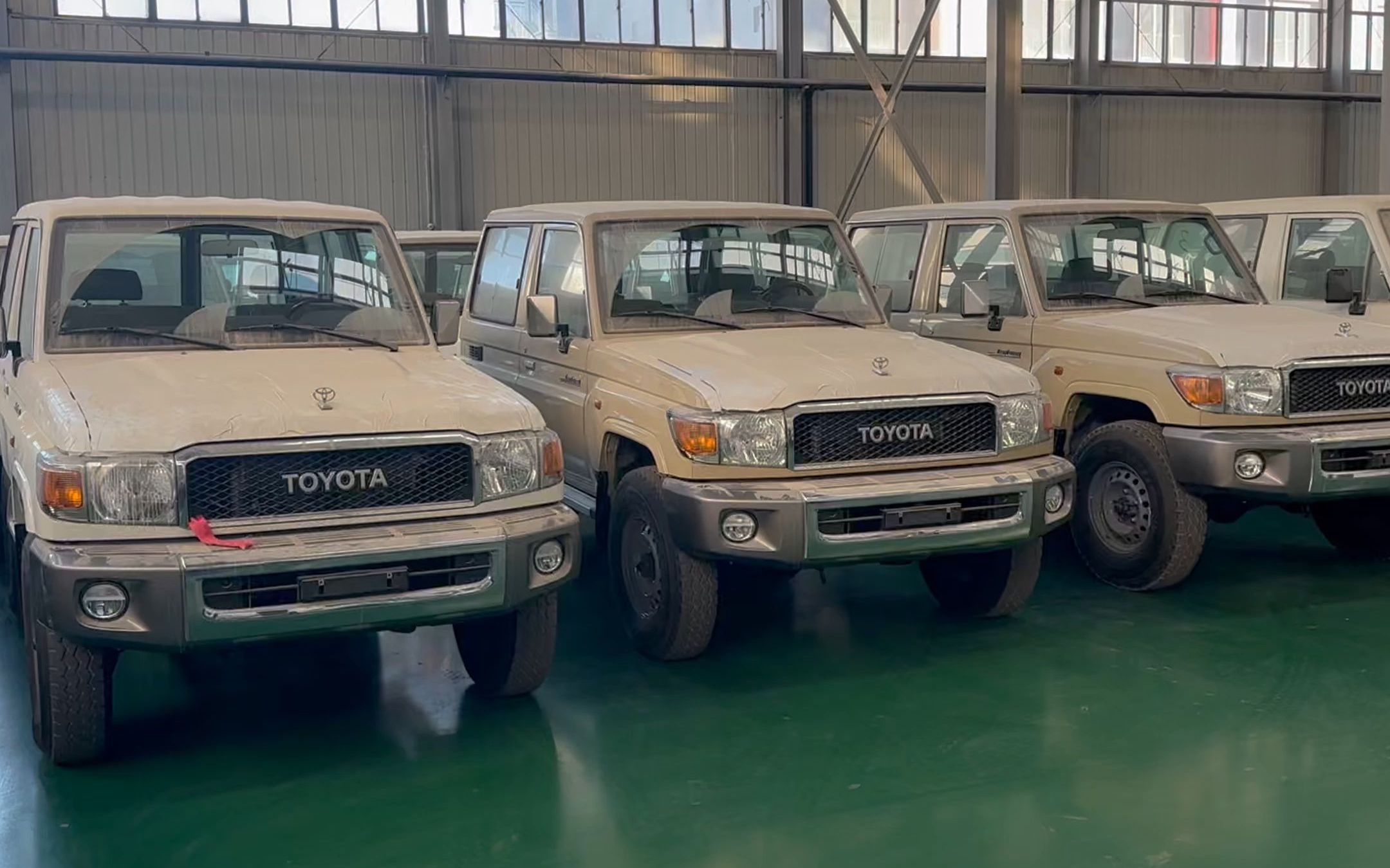 2023款丰田lc71 运兵座椅版