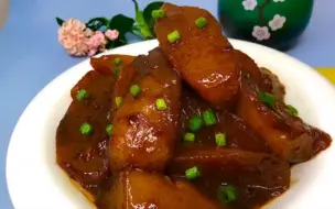 Tải video: 不一样的红烧白萝卜，不放肉但是比肉好吃，一个人一大盘都不够吃