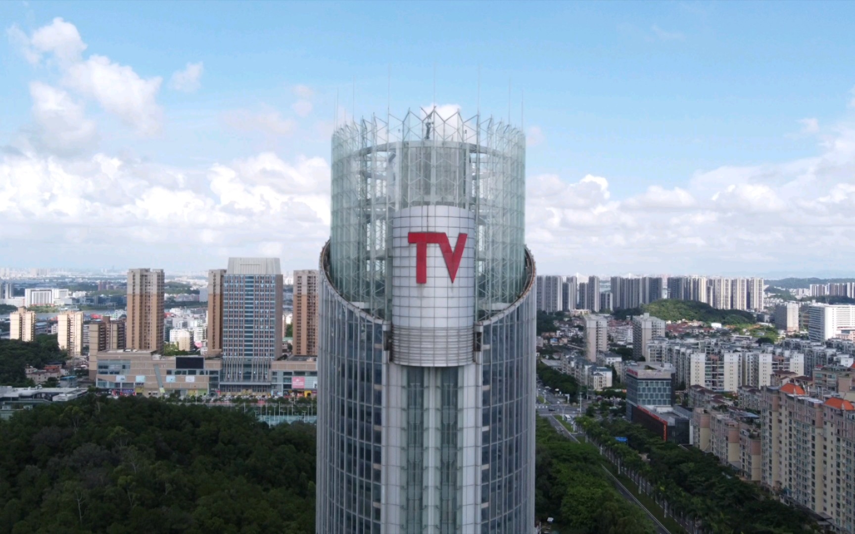 航拍江门市广播电视台大楼,希区柯克变焦真好用