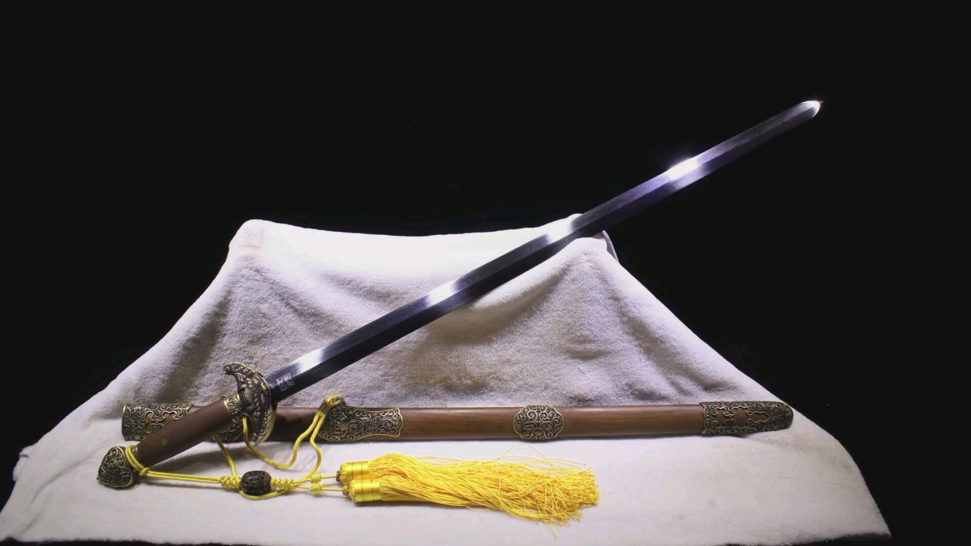 龙泉铸剑师周正武作三枚地肌蚁木鞘新版龙泉剑8龙泉剑中国刀剑龙泉