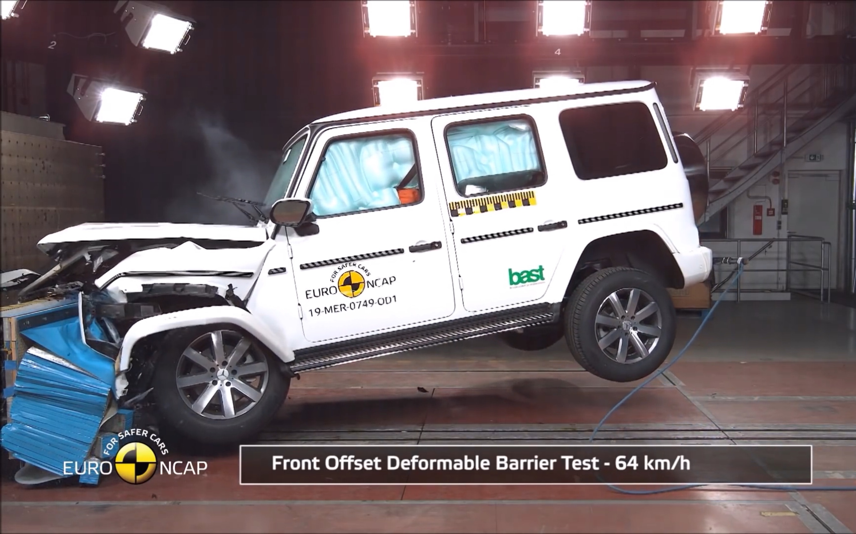 2019奔驰大g碰撞测试和自动刹车等安全辅助系统测试