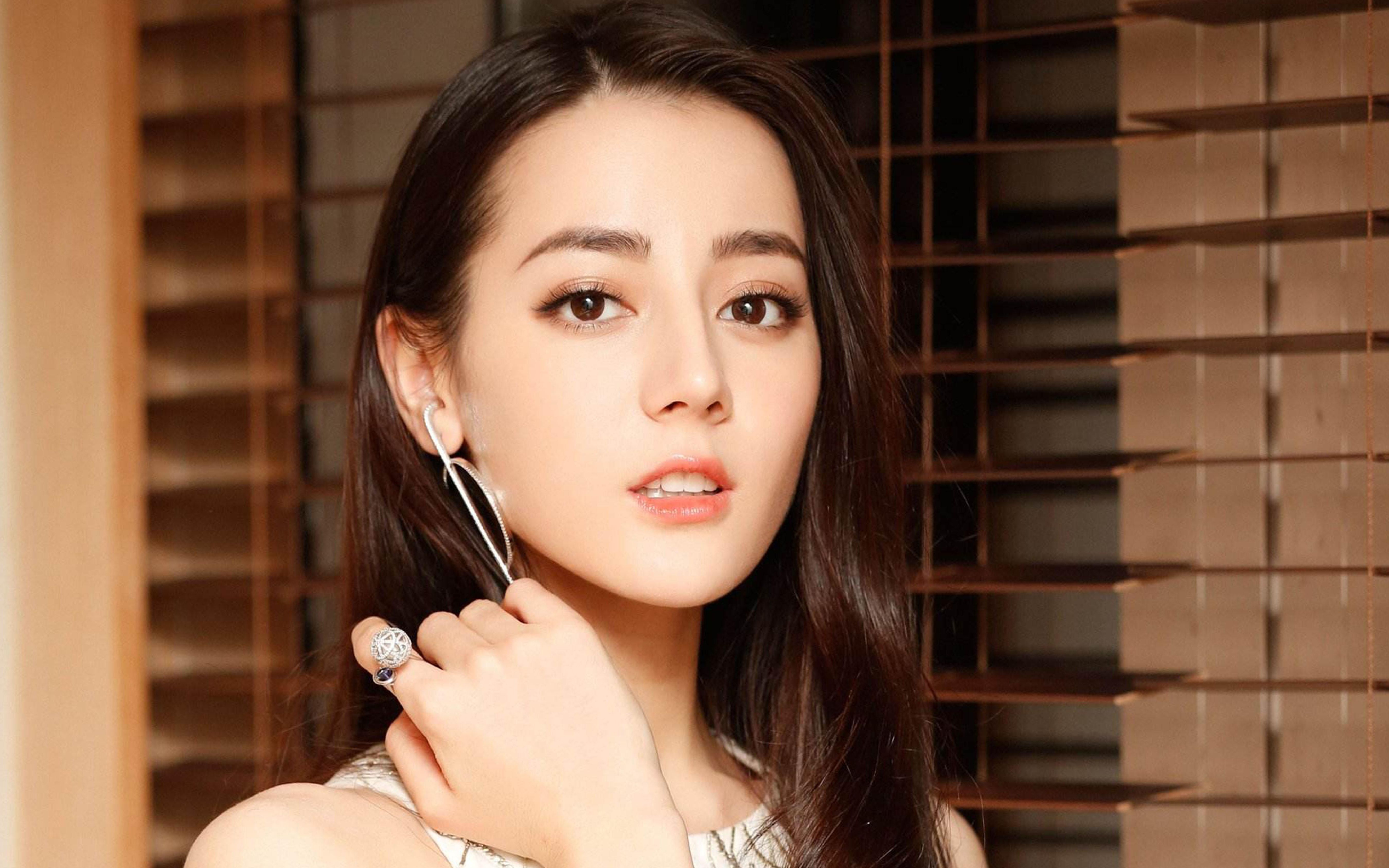 王鸥×迪丽热巴创意短片,两大女神的上流玩法,太霸气了!