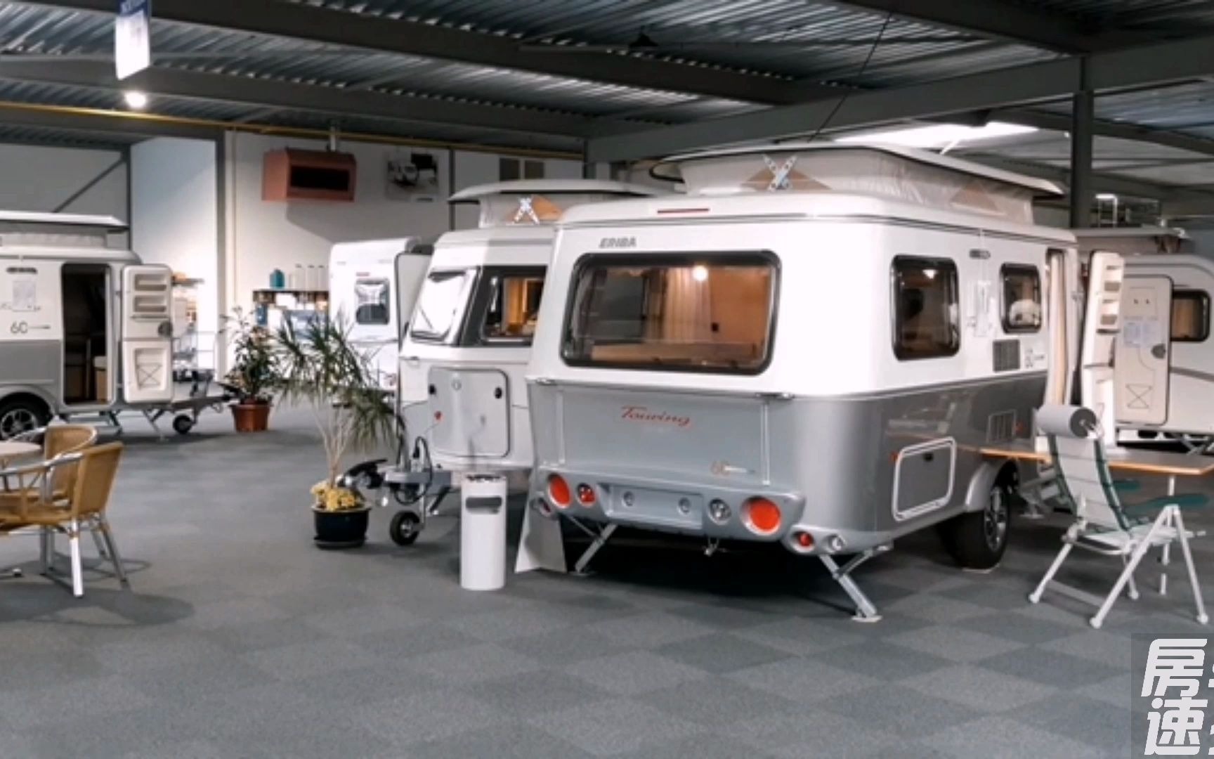 海姆复古拖挂升顶房车车高仅为两米二看来国外也有限高的烦恼