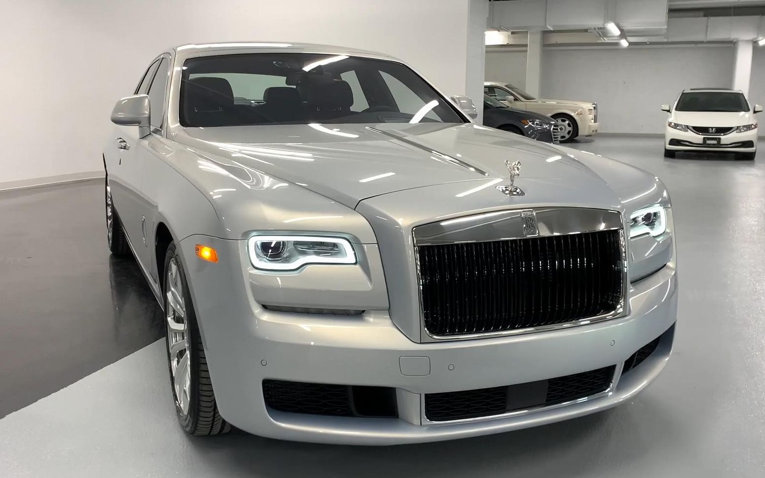 满天星车顶!【2019 劳斯莱斯 silver ghost collection】!