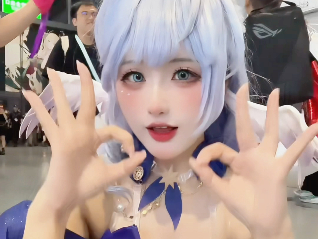 bw漫展上的知更鸟cos(最后忘记动作啦!