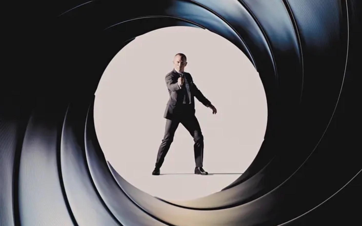 [图]【混剪】詹姆斯·邦德终将归来！James Bond Will Return!-历代007枪管射击镜头合集