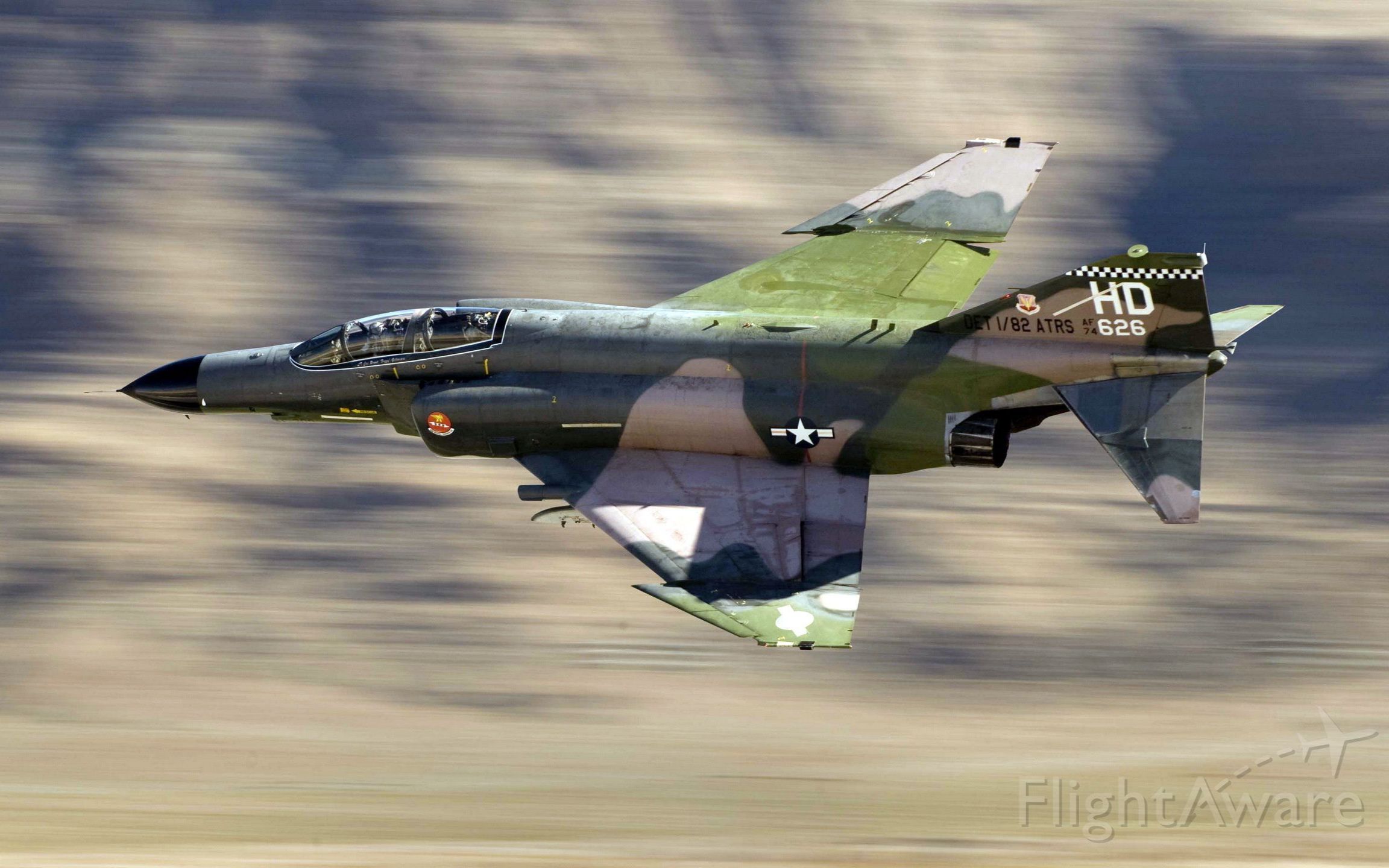f-4"鬼怪"在国家航空展上做最后一次飞行表演