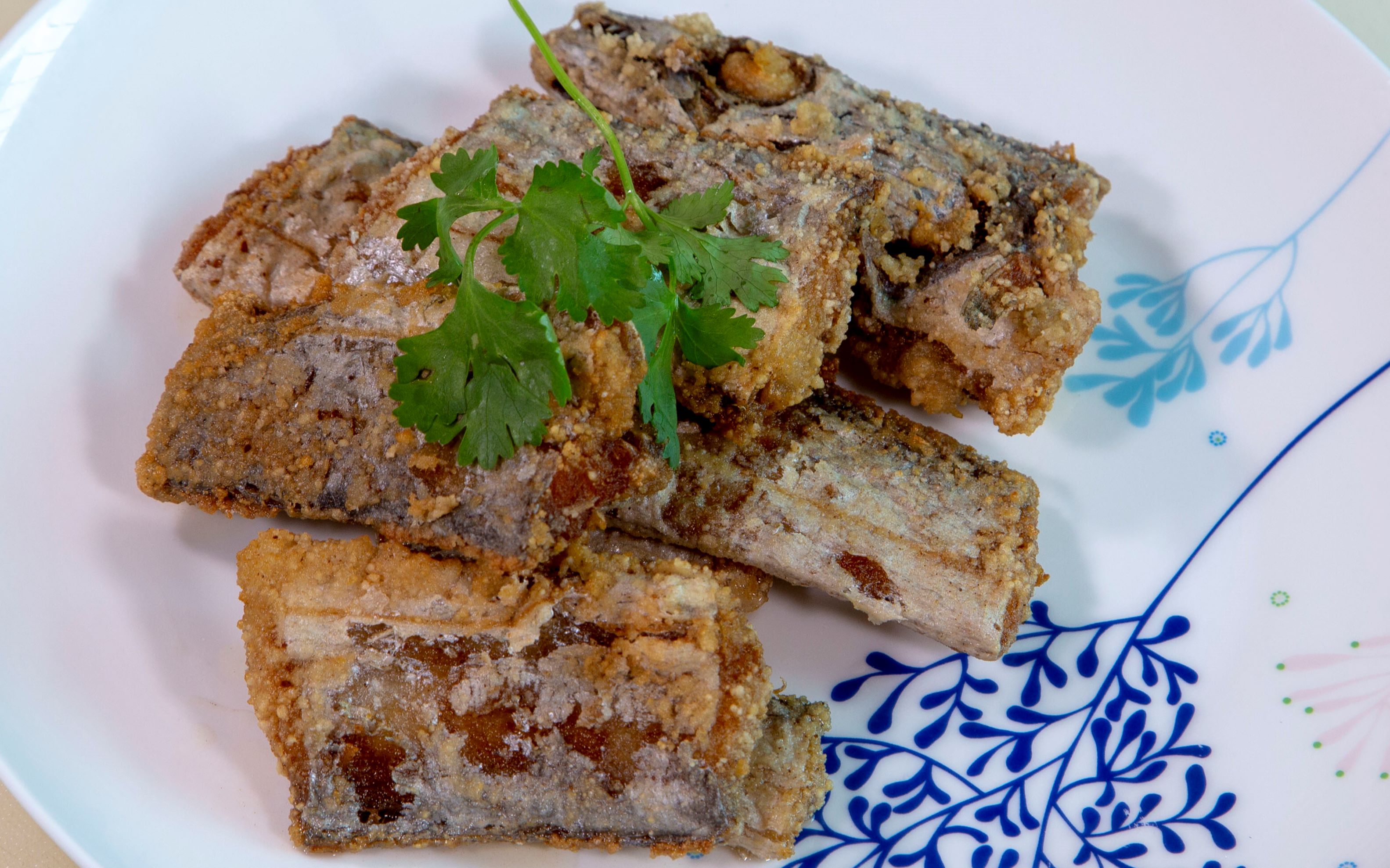 用这样方法油炸,做出来的酥炸带鱼可以和大厨相媲美