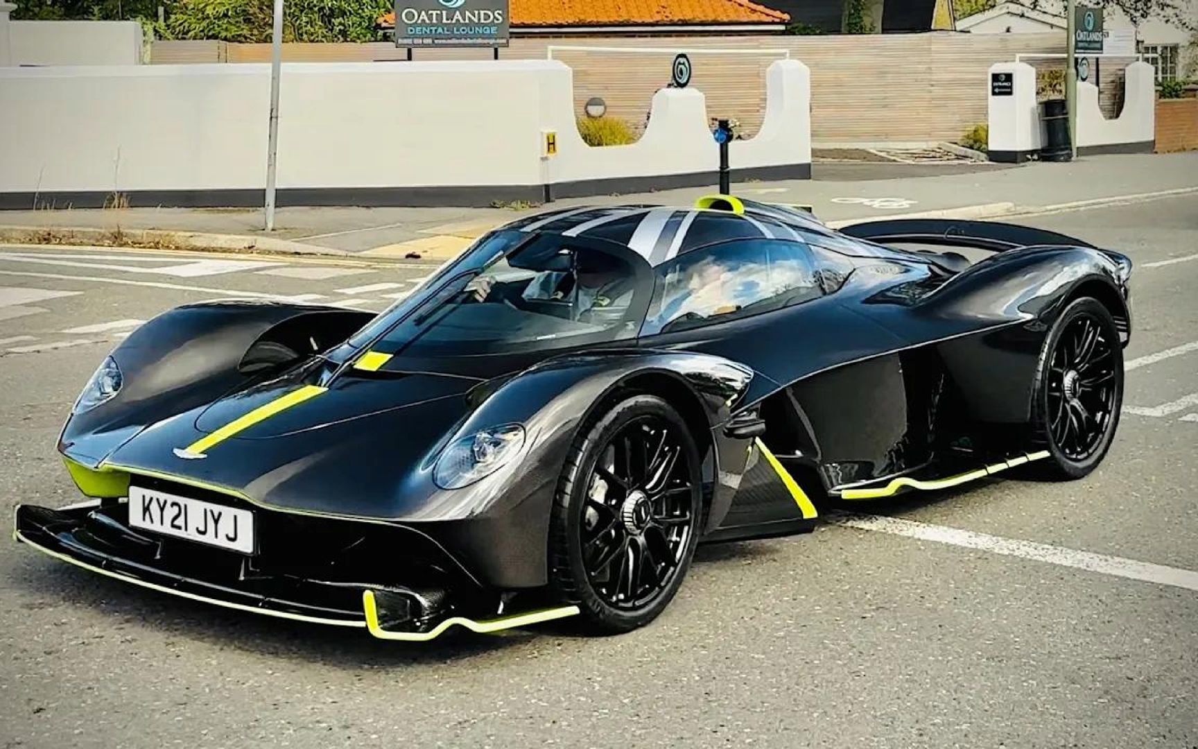 【4k鉴赏】全碳纤维 阿斯顿马丁 valkyrie handover