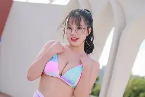 Download Video: 泡在水里的蓝色夏天