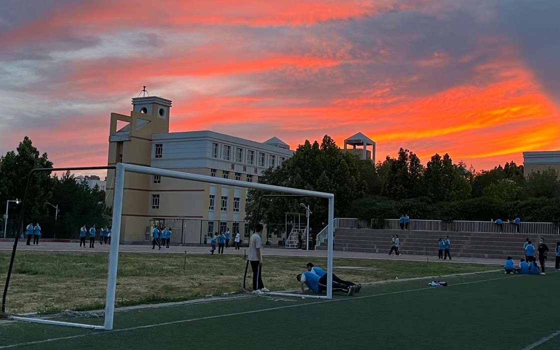 伊宁市第三中学毕业典礼彩排狂欢夜