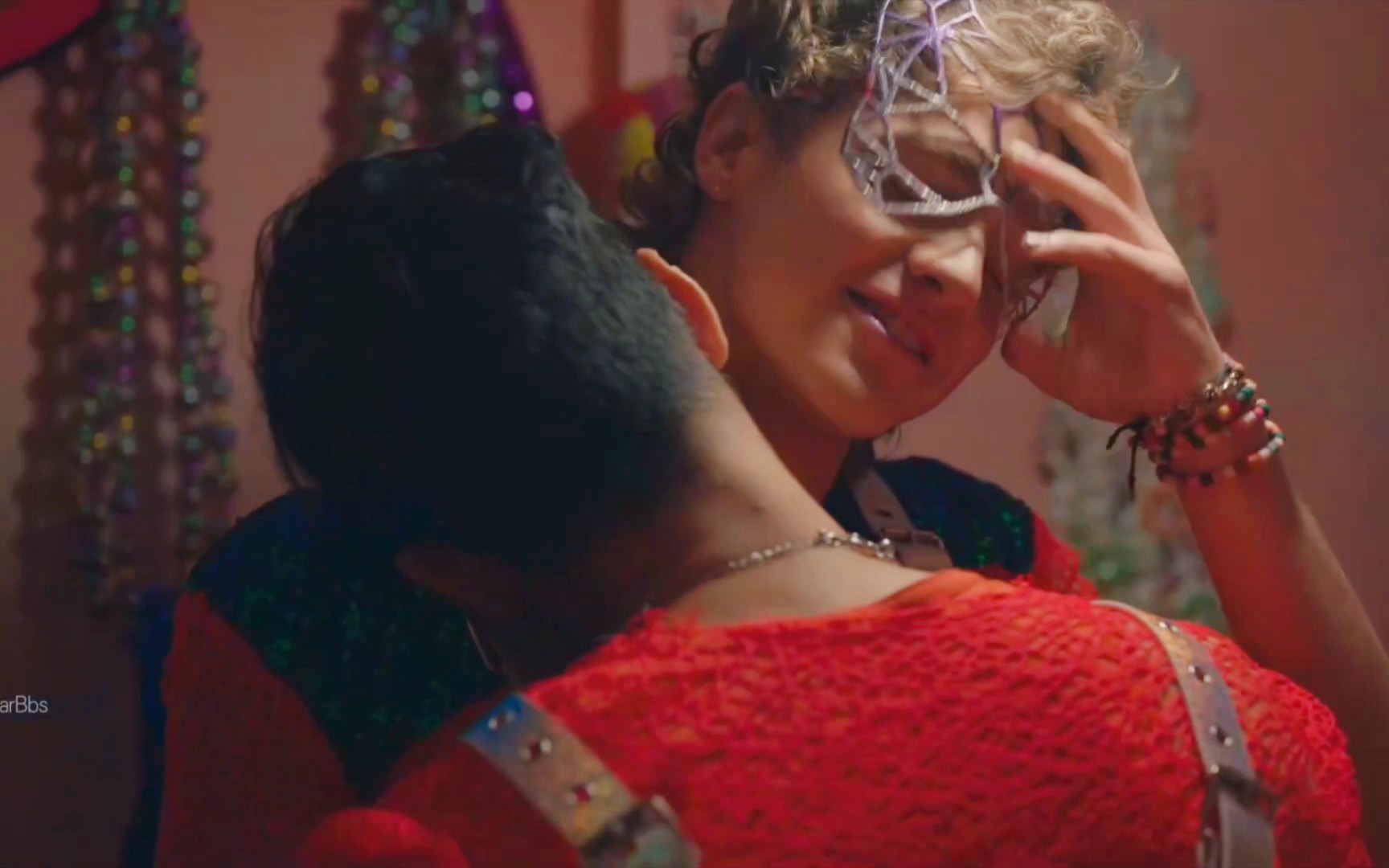 大胆男♂在花车上公然参观帅哥的后花园