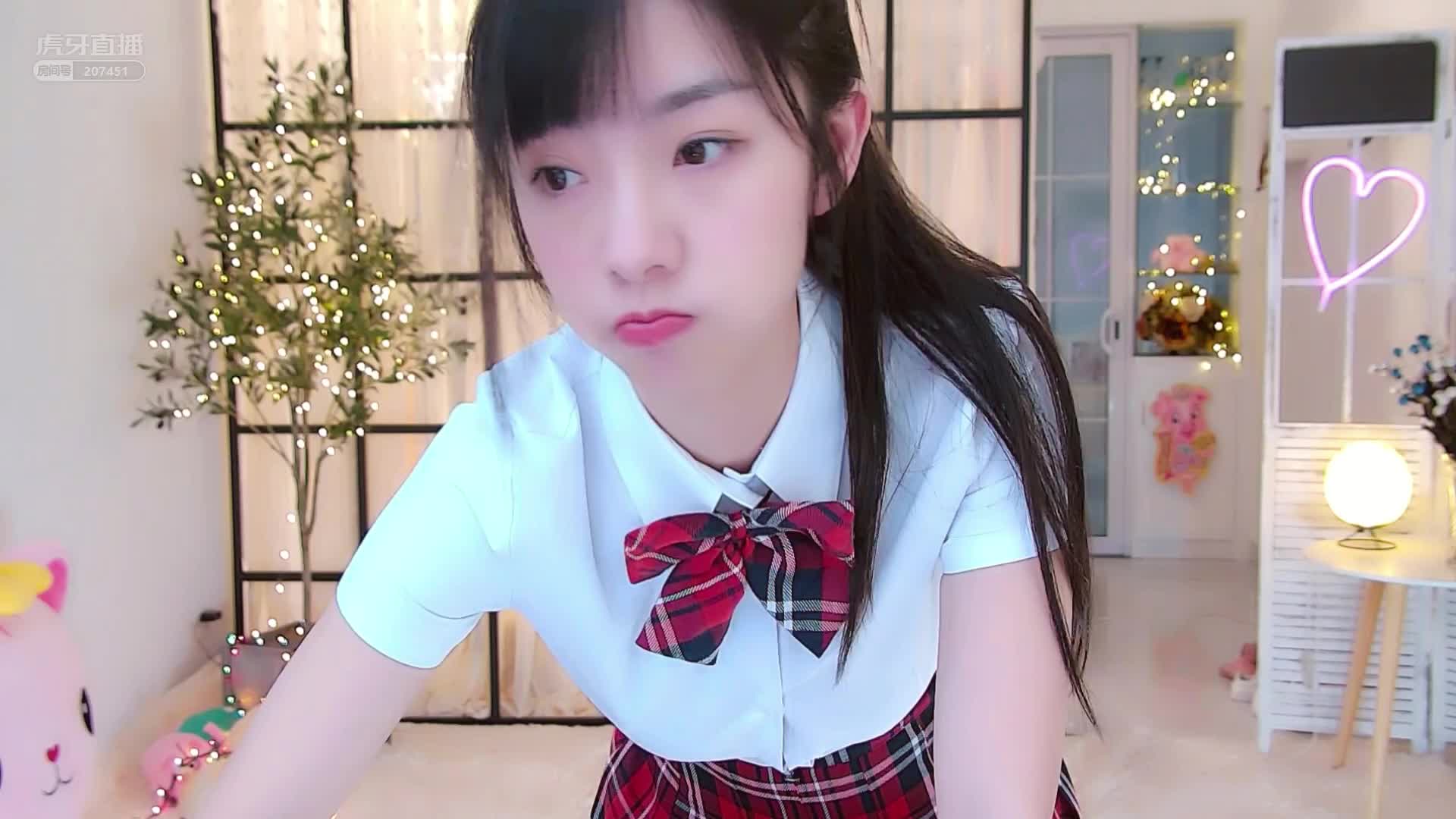 萧璇可爱性感两连跳,给你双重体验