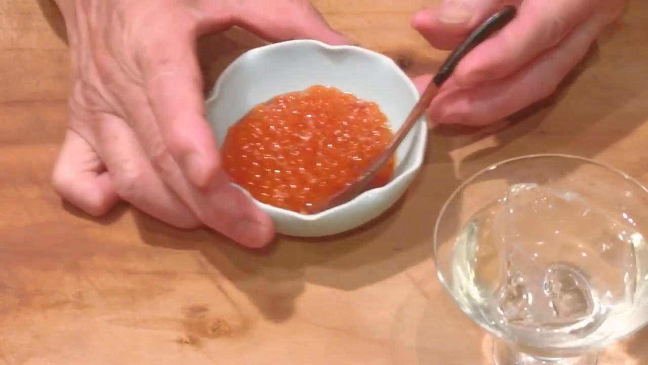 日料刀工系列康复练习合集三酱鲑鱼子新子刺身烫海鳗和螃蟹腌海胆