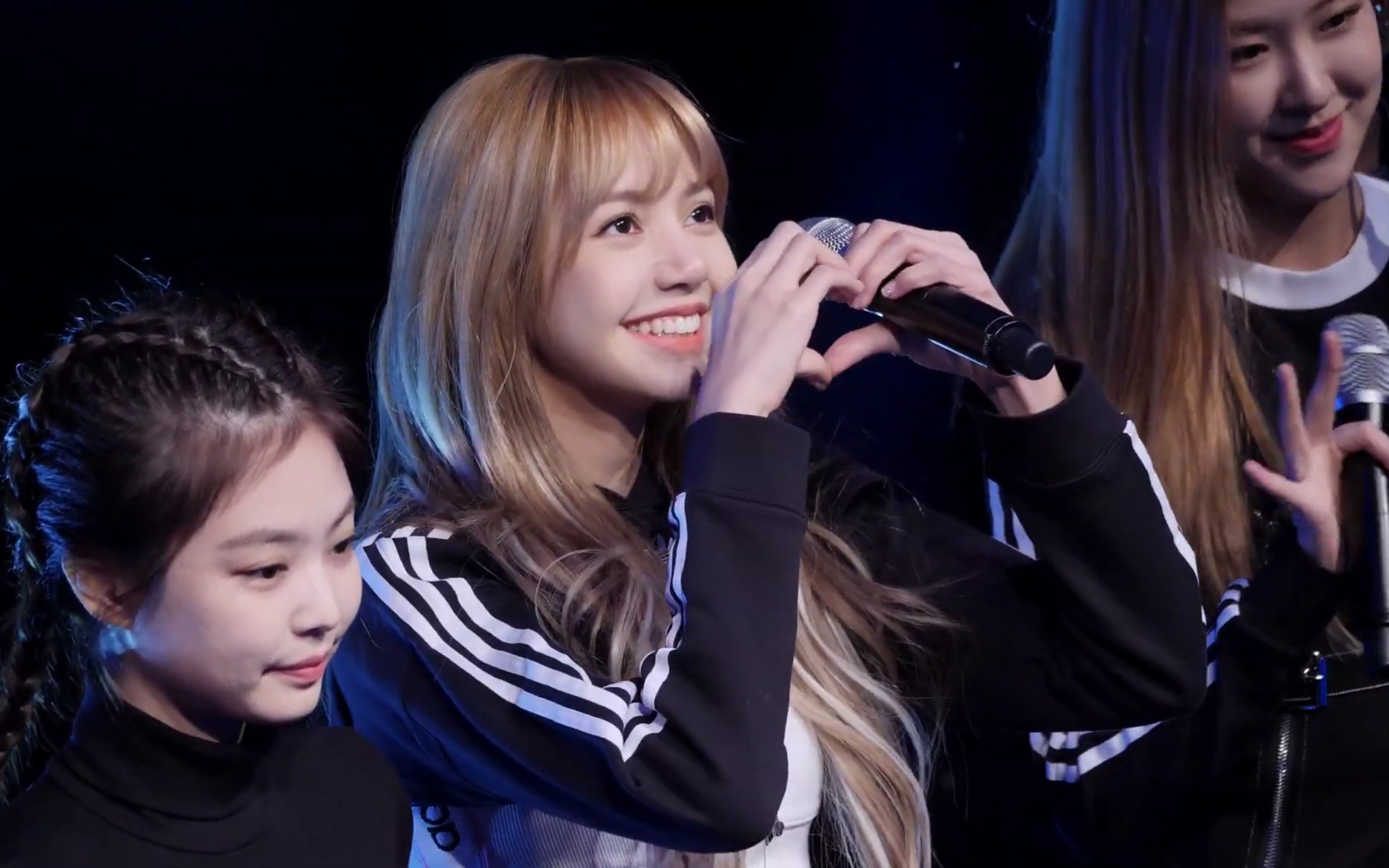 blackpink今天最新blackpinkddududdudulisaadidas冬夜小姐姐太好看了