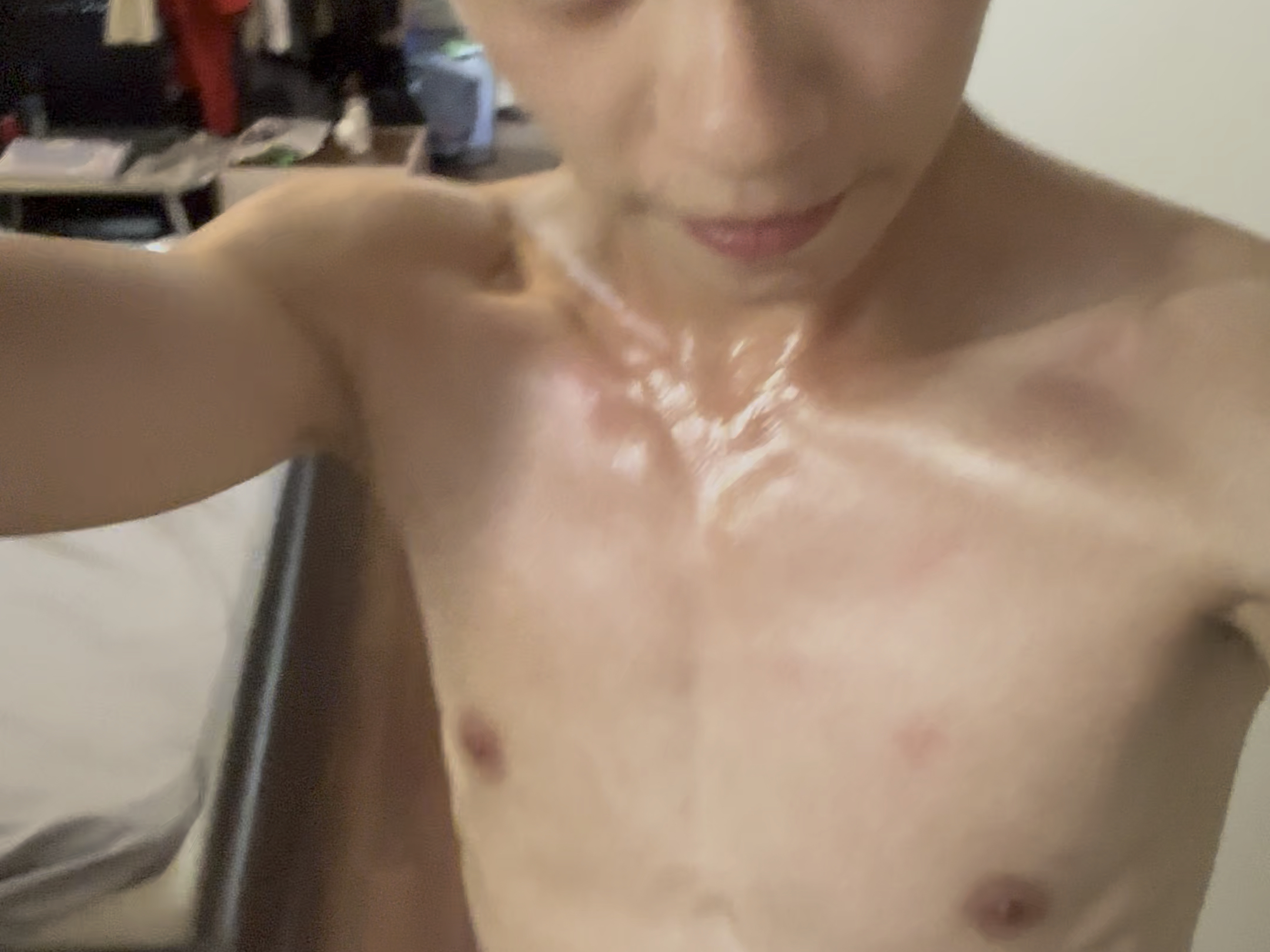 爱晒太阳的体育生弟弟，身上都是汗水
