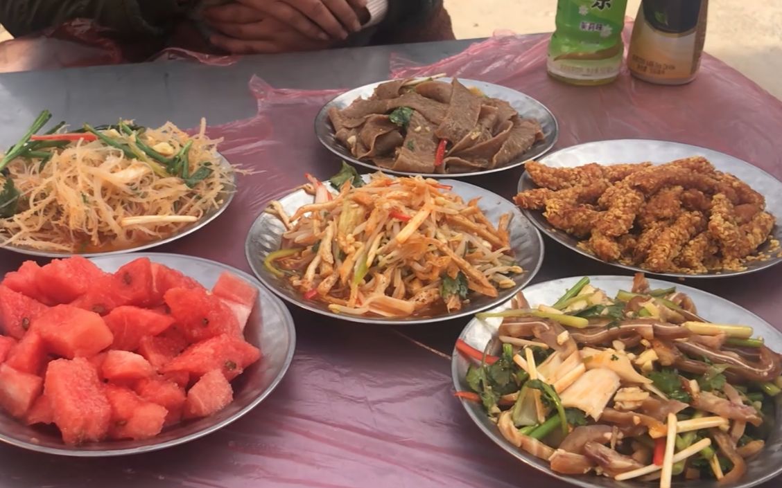 农村老人过世,白事宴席180一桌20个菜,上菜直接用盆_哔哩哔哩 (゜-゜)