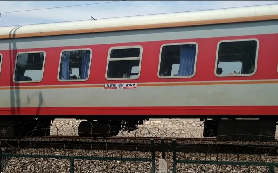 中国铁路京局石段hxd3c0560牵引有原色的k1216通过胶济上行线