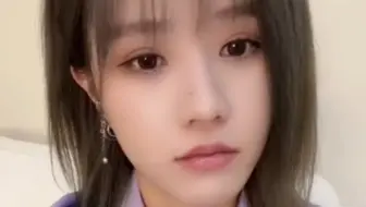 被粉丝夸帅，本来想装一装却失败了，开始臭屁的柏欣妤，柏欣妤：我很帅，还行吧，人都长这个样子啊，能不能让我装一下啊