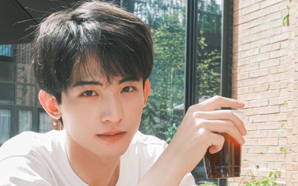 来接受常华森的帅颜暴击!