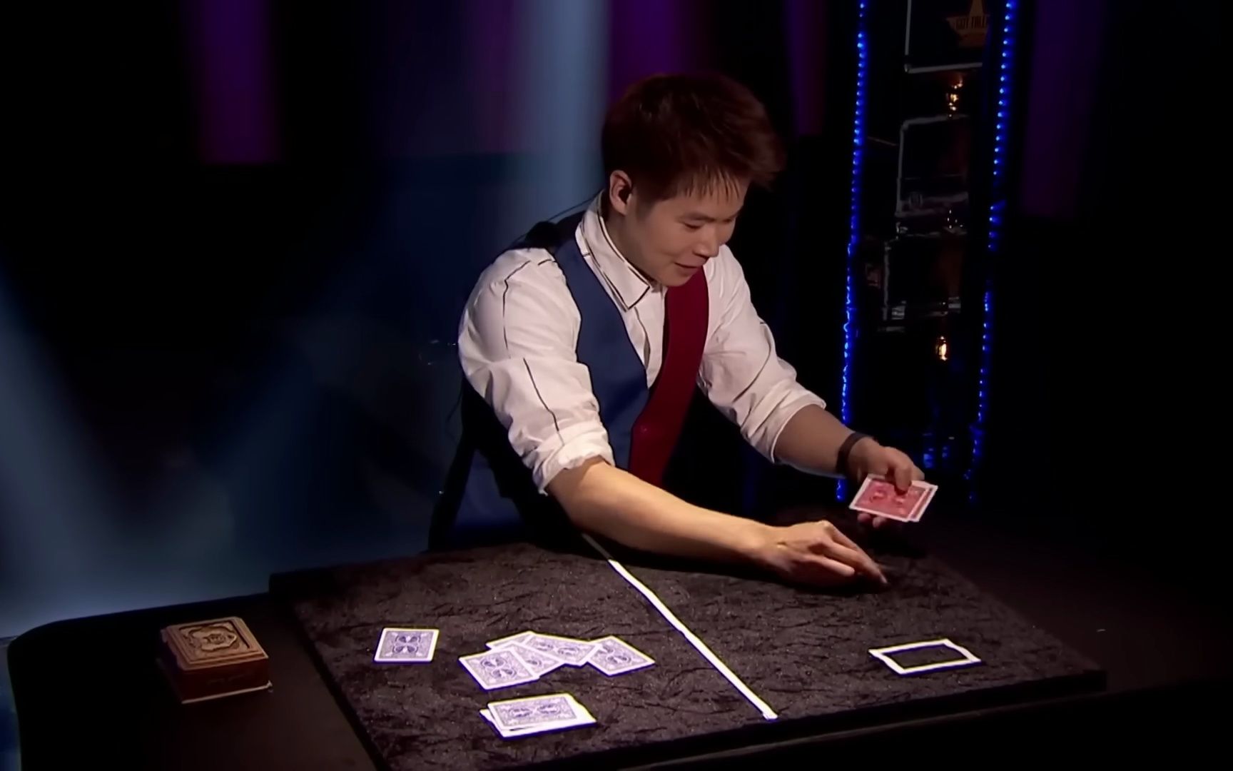 2023达人秀:华人魔术师简纶廷 狂野近景魔术惊艳评审