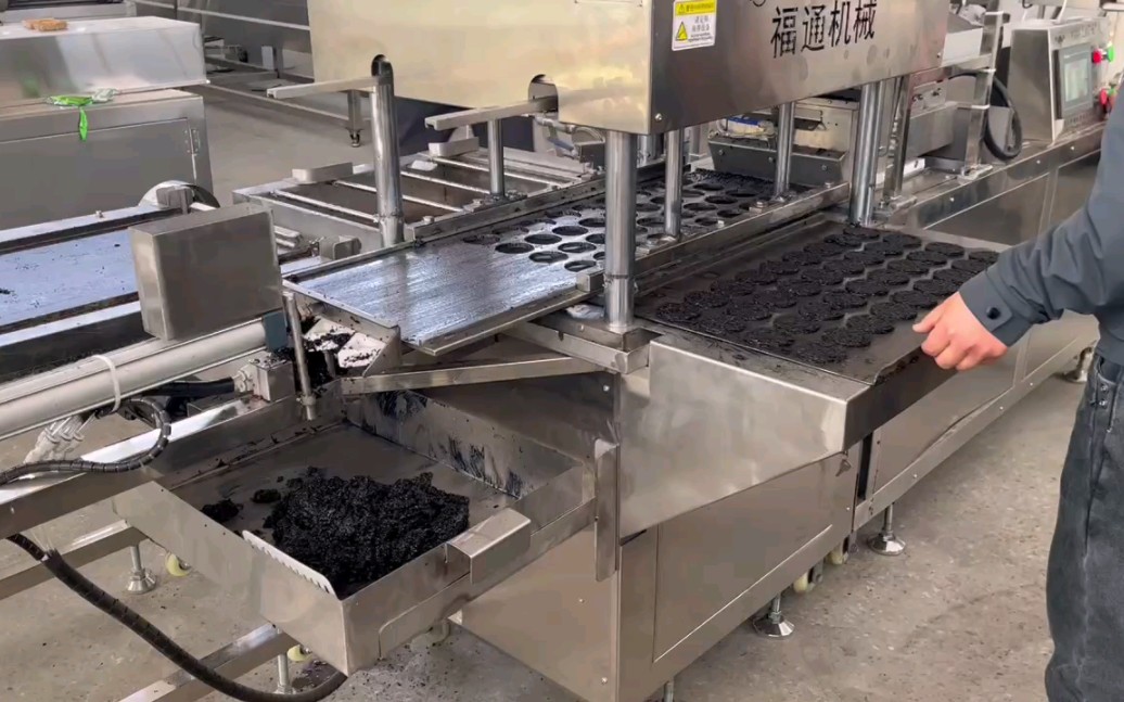 黑芝麻薄片机器全自动黑芝麻薄饼自动成型在烤盘上 直接拿去烘烤