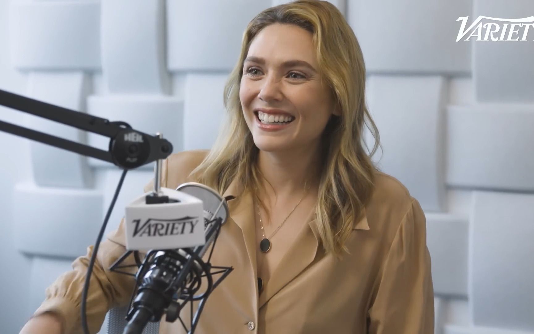 [图]The Interviews With Elizabeth Olsen | 奥妹的近期专访（英文字幕）