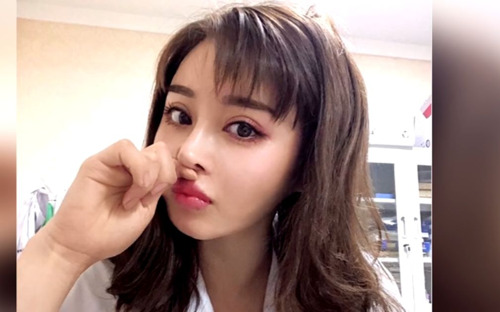 日常生活中的金刚芭比袁合荣很活泼可爱的女孩纸