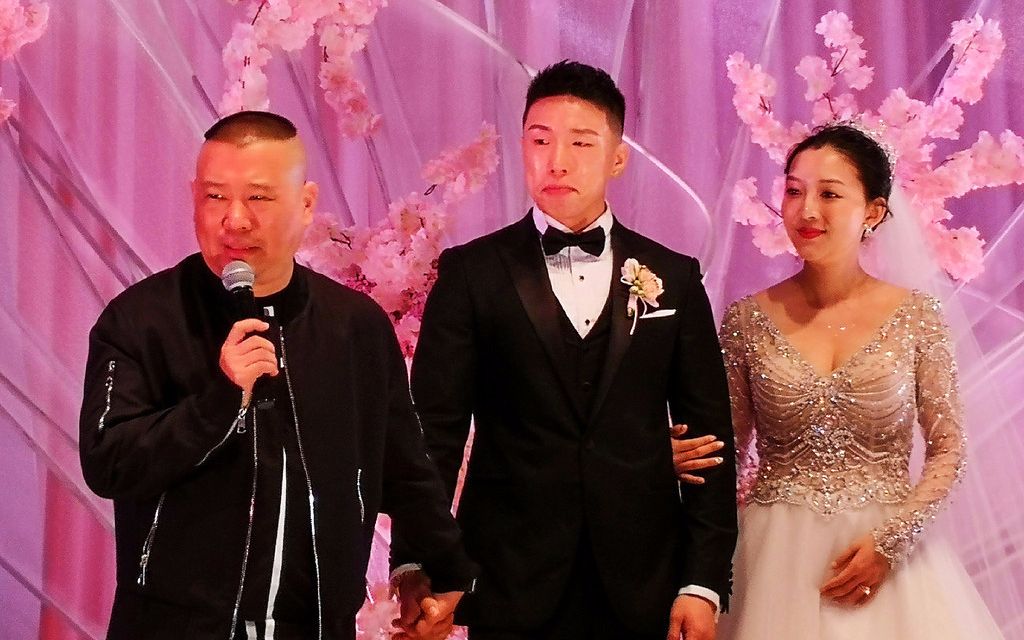 德云社相声演员烧饼再晒妻儿美照,网友:嫂子好漂亮,烧麦好可爱