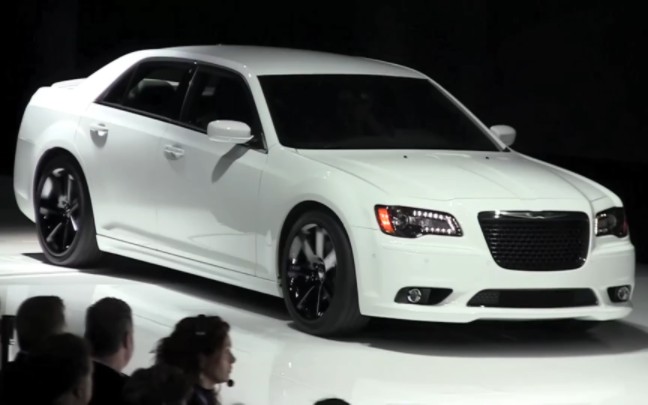 2012款克莱斯勒300c srt8亮相于2011纽约车展