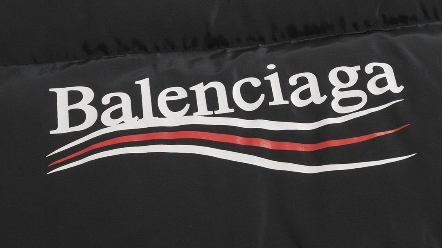 介绍一下高仿Balenciaga巴黎世家可乐龟背马甲尺码42 44 46前短后长设计 胸前经典可乐印花logo 特殊剪裁后背呈龟壳型 内里搭配内袋设计哔哩哔哩bilibili