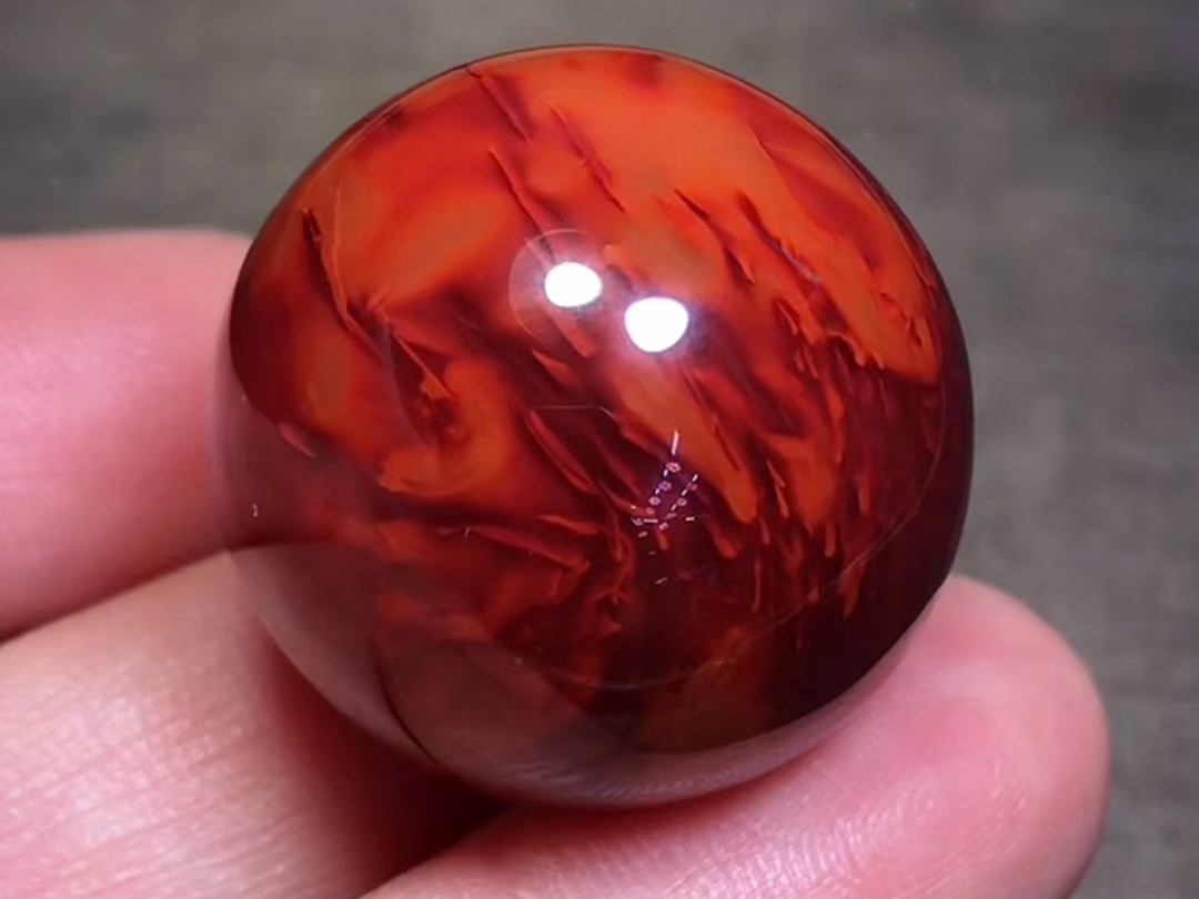 如何选到既有艺术价值又有收藏价值的火焰纹南红?