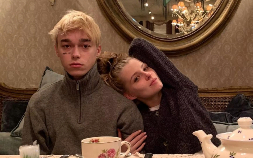 sasha & dari "早知如此绊人心,何如当初莫相识"