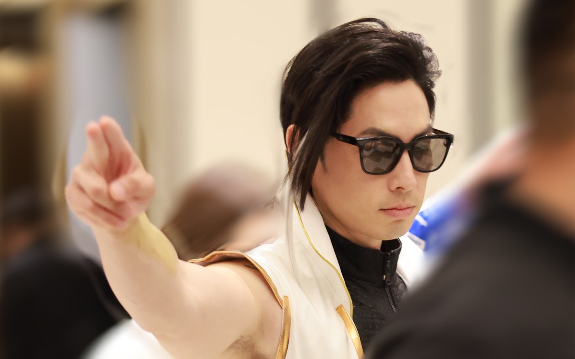 【吴建豪】请问这个手办为什么没有好好待在橱窗里啊?