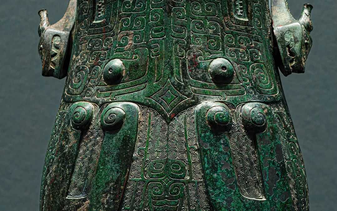 商·兽面纹龙首提梁卣