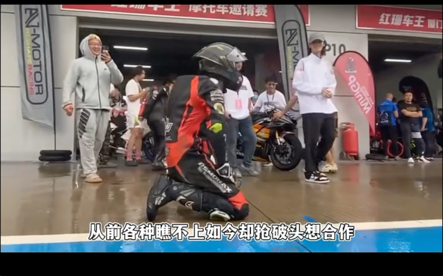 白冰送郭小蓬三十万机车,承包全身上下装备,赛车手之间惺惺相惜
