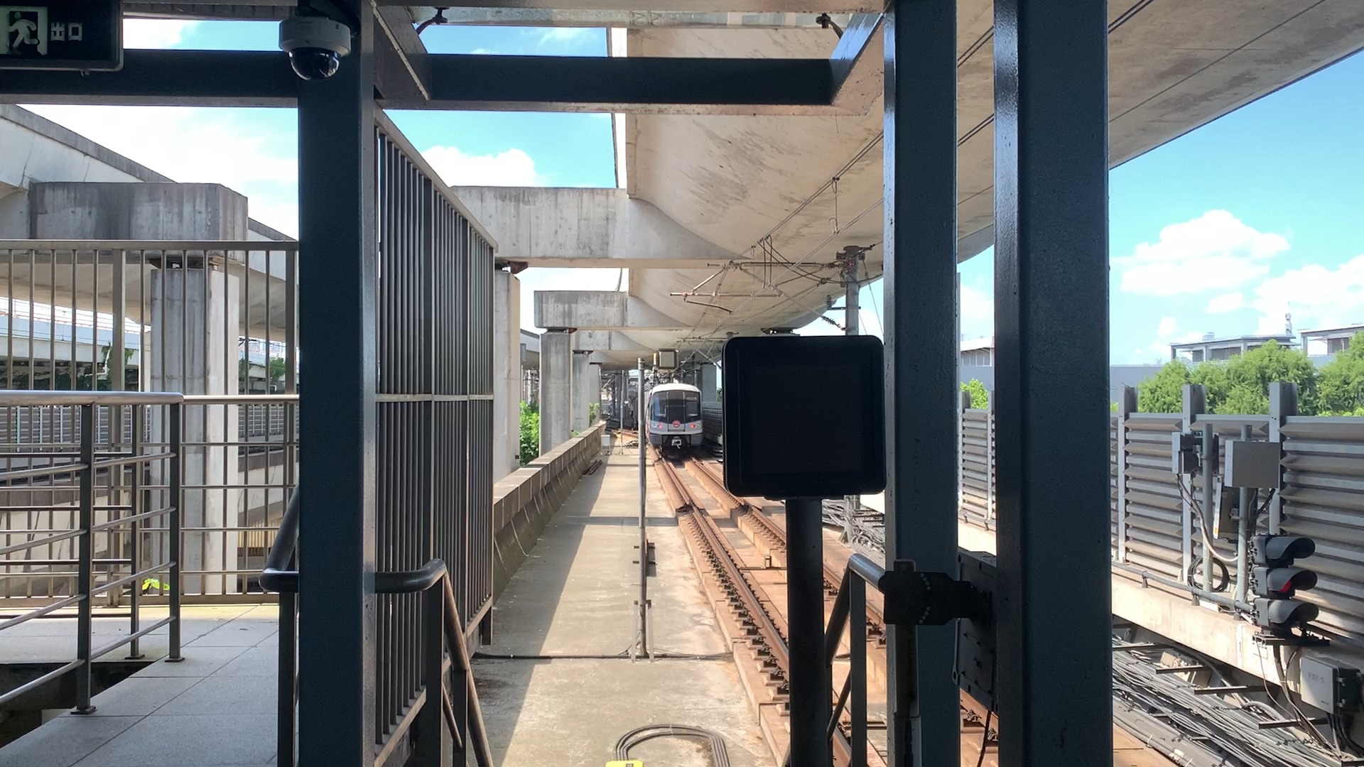 上海地铁11号线奶咖二世1180号车罗山路站往花桥方向出站