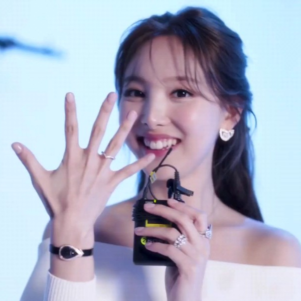 210324 Nayeon X Louis Vuitton - W Korea April Issue