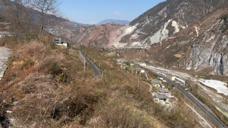 [图]【乃托展线】彝路通达，畅行成昆—记成昆铁路大运转第六部分（乃托一日游）第三集：3+4+3组合货列乃托展线上山