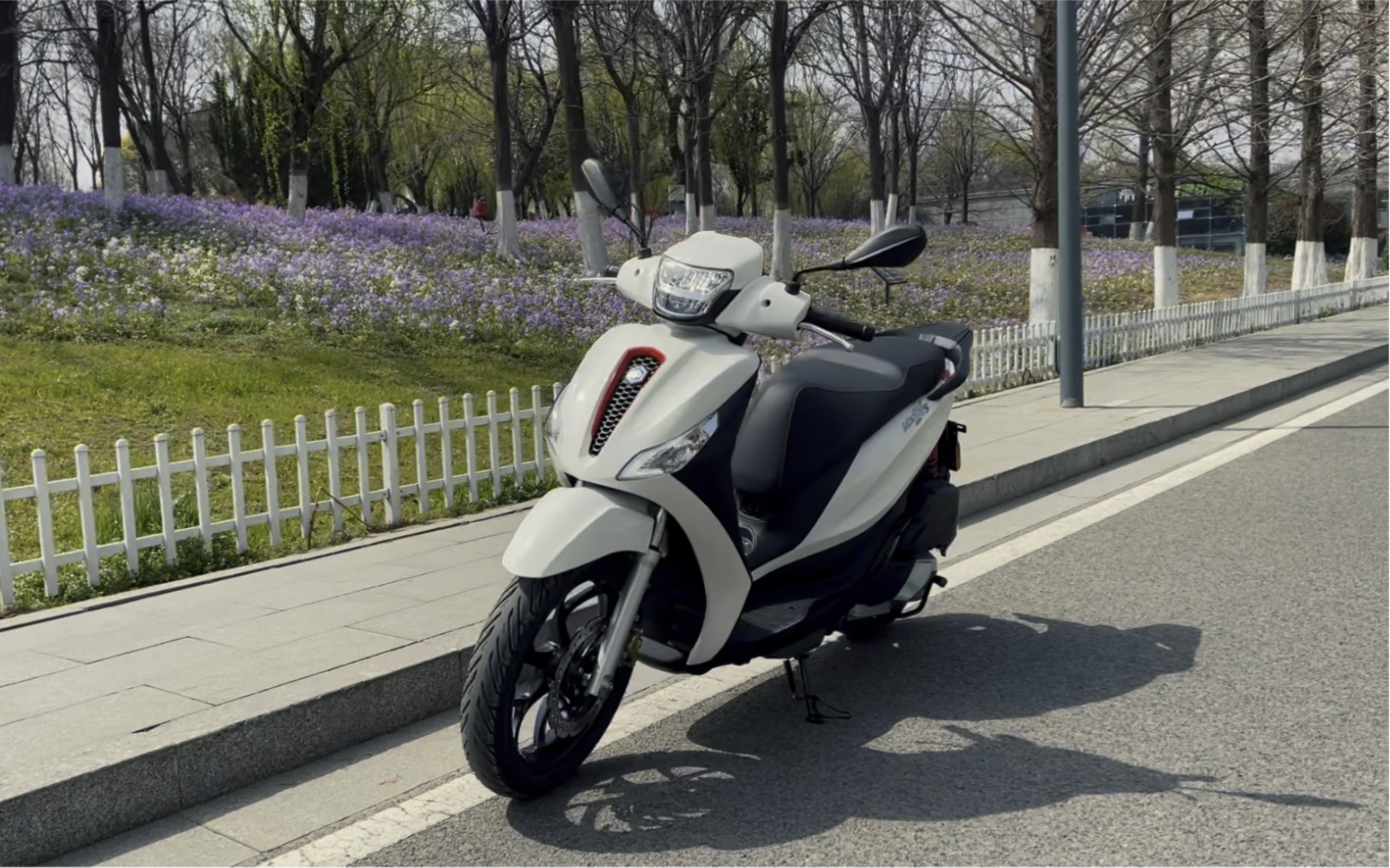 活动作品2021款比亚乔medley150s版埋地雷静态视频