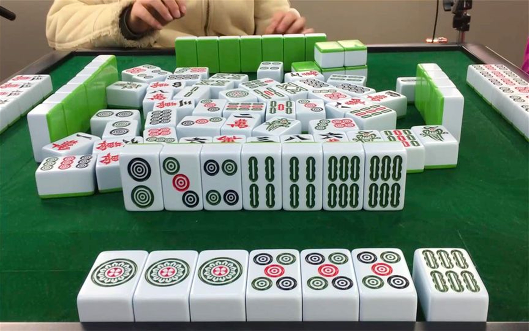 麻将:霸气侧漏不夸张,每次出手都是精华,见识一下什么叫高端局