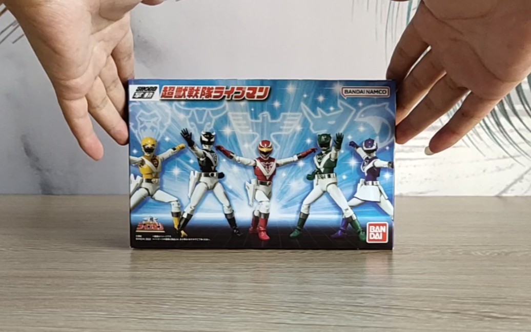 首发:超兽战队生命体掌动食玩开盒