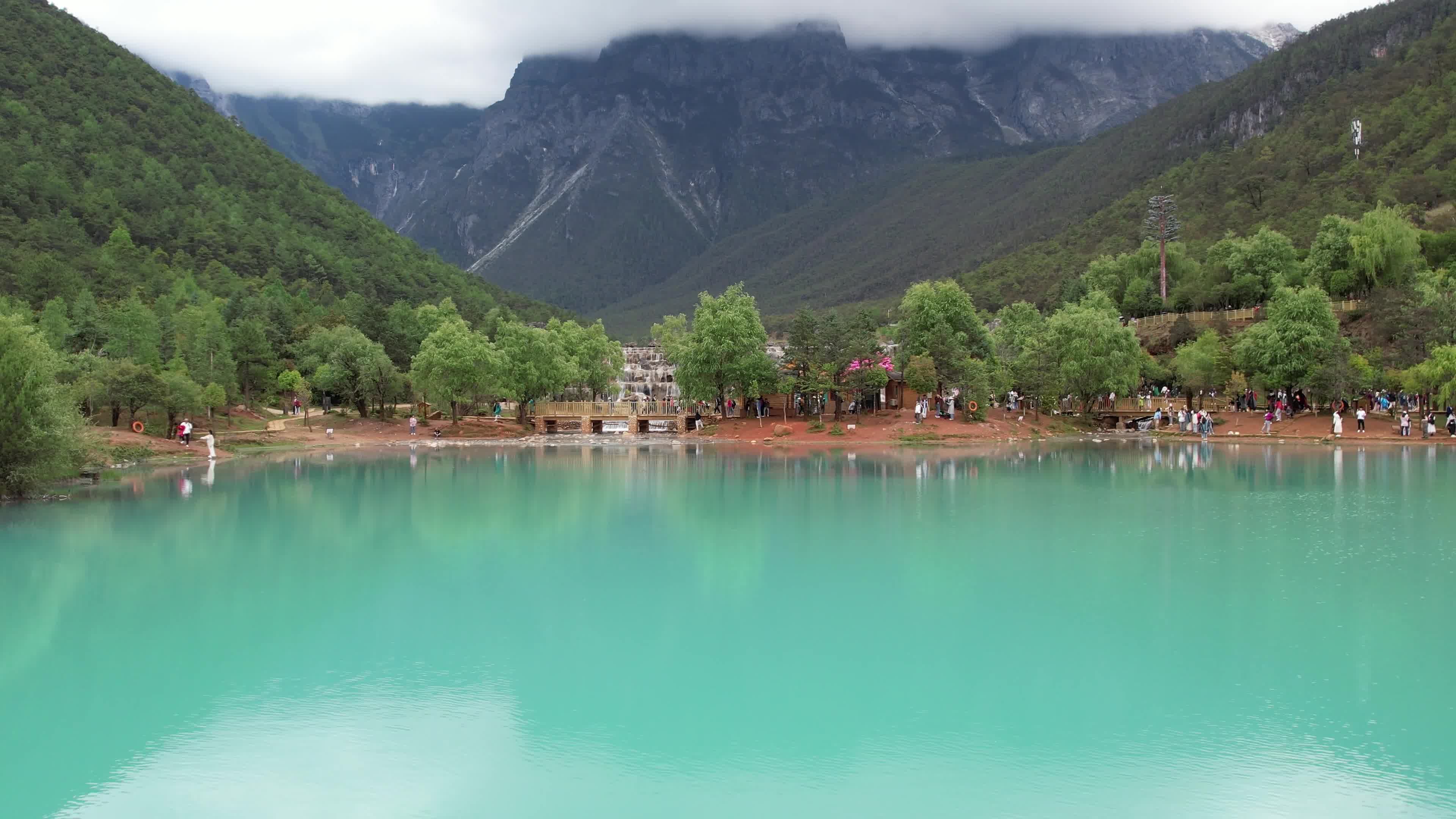 航拍玉龙雪山蓝月谷