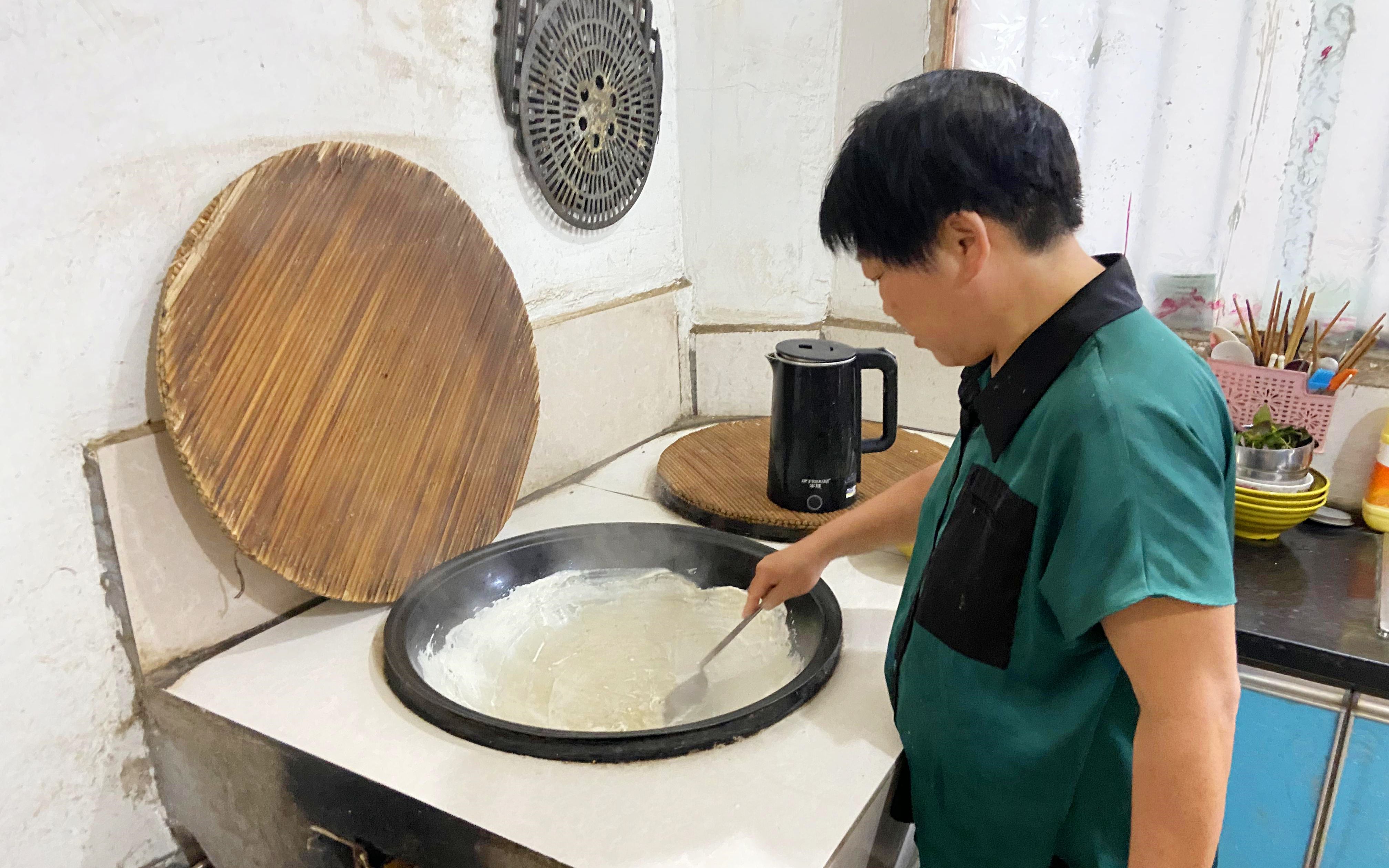 河南农村特色美食锅出溜,口感筋道,地道家乡味,出锅看着真解馋哔哩哔哩bilibili