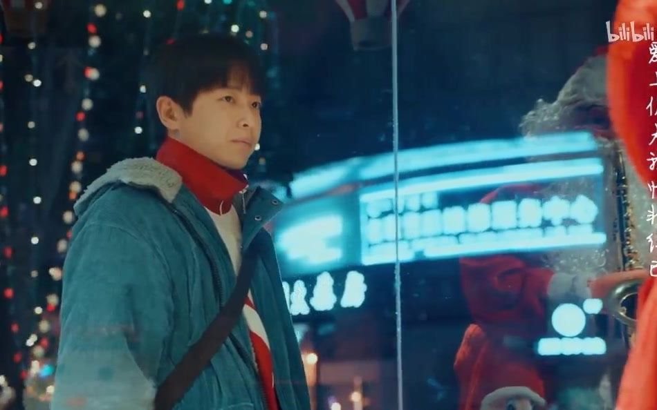 风犬少年的天空第6集涂俊四处找不到衣服再次来到之前的展示柜他豁出