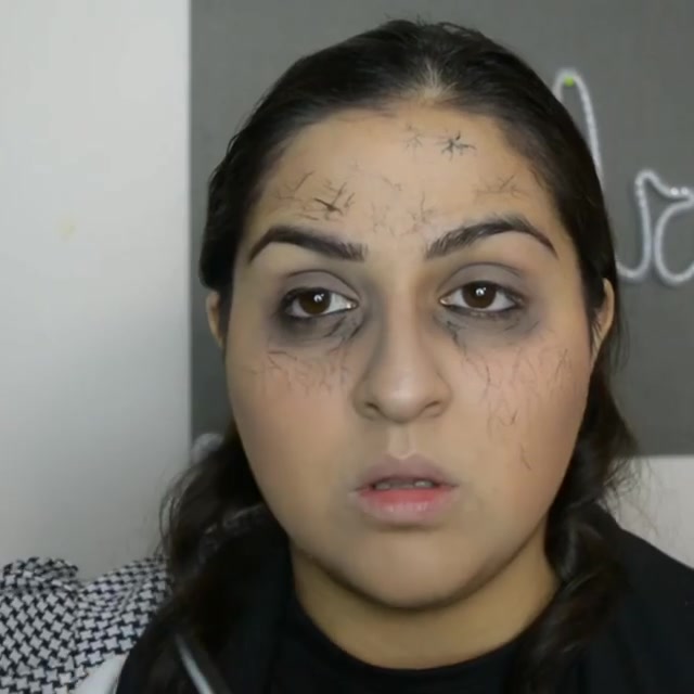 妹子教你画家暴妆容,鼻子都流血了!