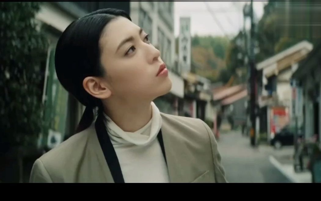 三吉彩花的悠长假期,我要一个人去旅行