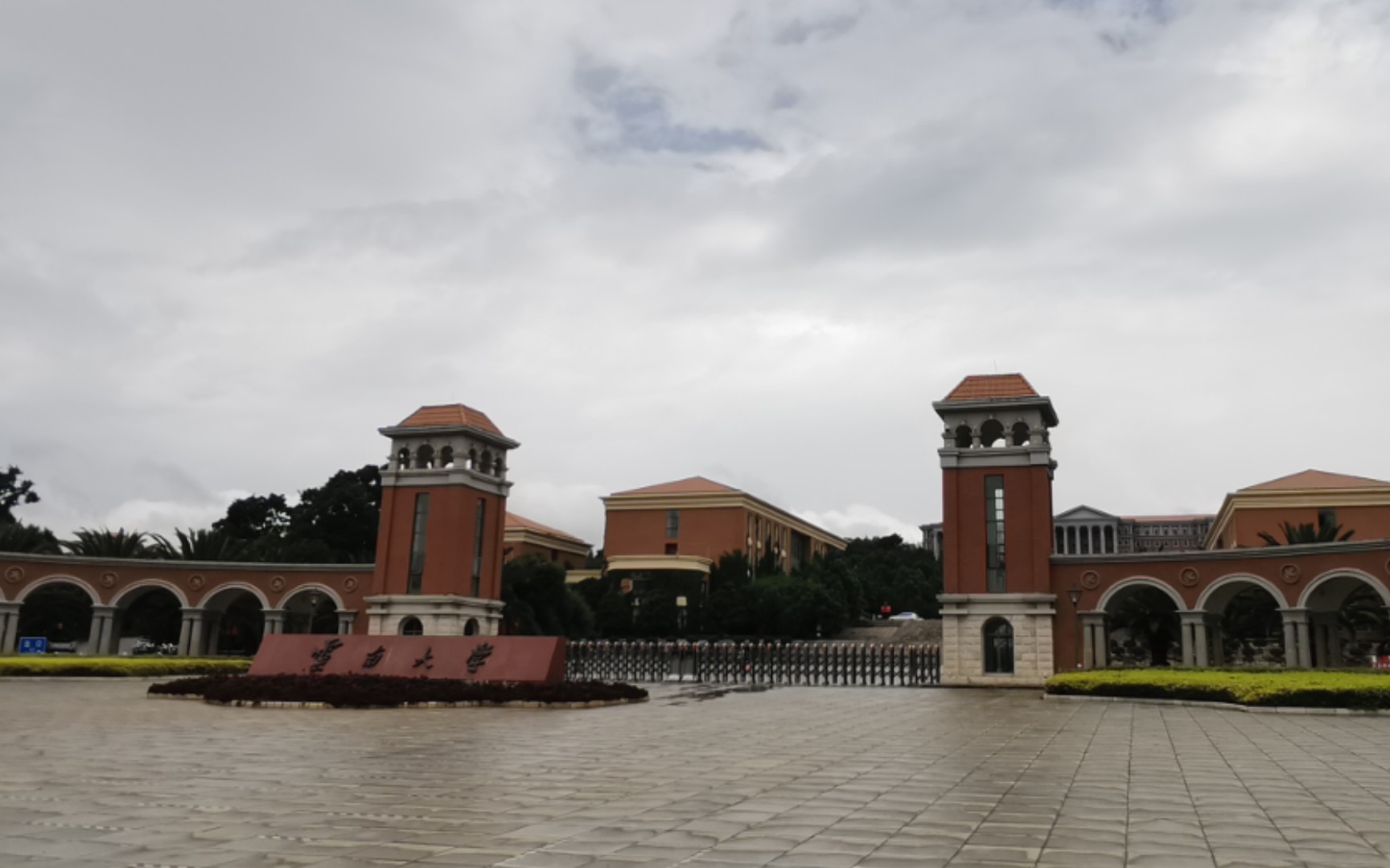 云南大学呈贡校区正门附近_哔哩哔哩_bilibili